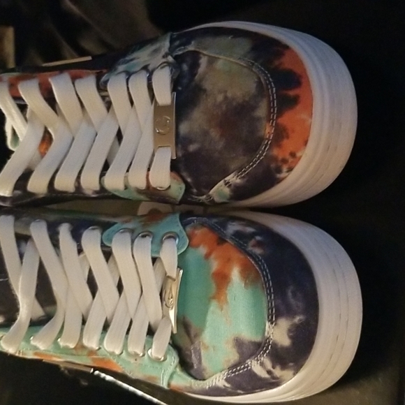 Guess Tie Dye Sneakers - Picture 4 of 16